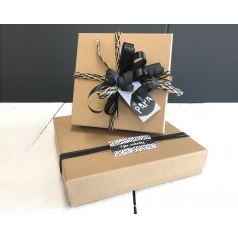 geschenkdoos-bruinkraft-met-los-deksel-_-lint-uitsparing-0117373-0117374_1_7543-58.png