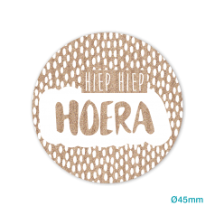 Etiket-Sticker-Ø45mm-Hiep-Hiep-Hoera-kraft-wit-0122551_ymmg-8k.png