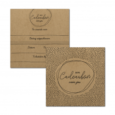 kadobon-cadeaubon-carré-card-een-Cadeaubon-voor-jou-vierkant-135mm-bruin-kraft-met-bruine-envelop-0122906.png