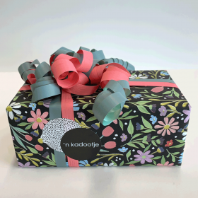 Inpakpapier-flowers-on-black-0122522-0122523_6eby-q9.png