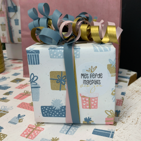 inpakpapier-R77402Y-50cm-Gifts-and-Presents-recycled-wit-kraft-0123834-3.png