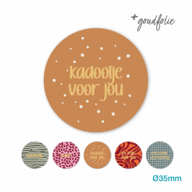 Etiketten-Stickers-assorti-op-rol-Rond-35mm-Kadootje-multi-colour-_-goudfolie-0125999_c.png