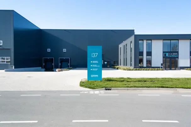 Voorzijde van het gloednieuwe Eggink pand in Groenlo